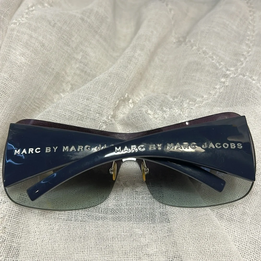 Marc Jacobs MMJ005 gradient shield style sunglasses with case